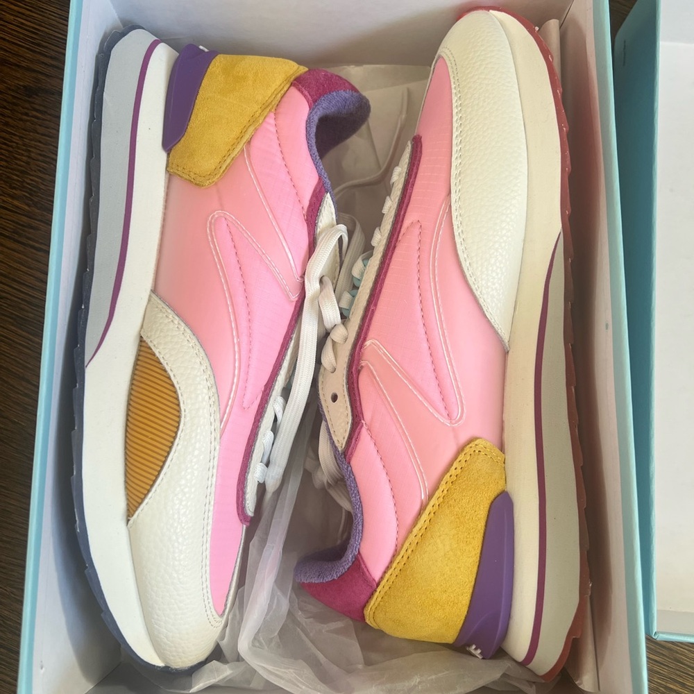 HOFF Women's Sneakers NEW in box, “Tiger” color scheme. Size 38 never worn.